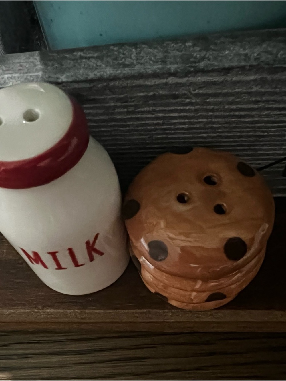 🆕 Ceramic Milk Jar with Cookie Stack Accent - Shaker Set - Picture 2 of 3
